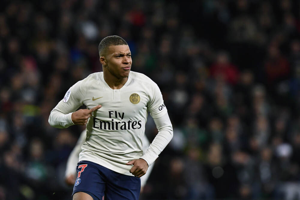 拼劲十足！莱昂纳德上半场11中4&罚球5中5 砍下15+5填满数据栏